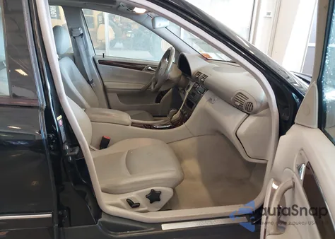 2003 Mercedes-Benz C 240 z USA, uszkodzony, nr VIN WDBRF81J73F378330